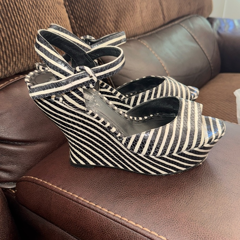 Alice + Olivia Jana Wedge